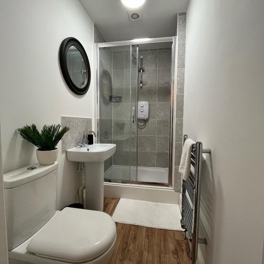 Modern Apartment In Central Линкольн Экстерьер фото